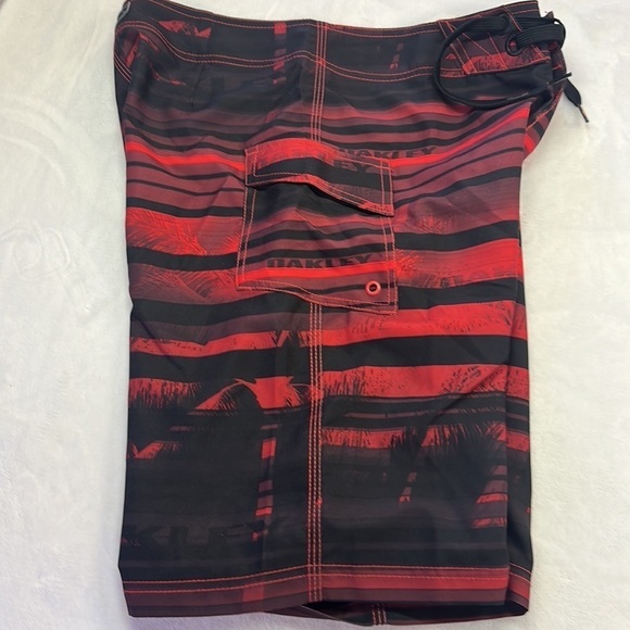 Oakley Vault Exclusive Redline Pleasure Board-shorts Swim NWT Size 31 - Picture 3 of 9